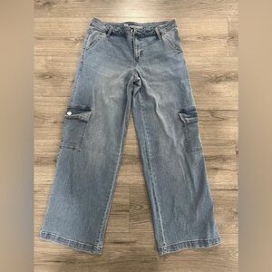 No Boundaries Women’s Light Blue Low Rise Cargo Jeans